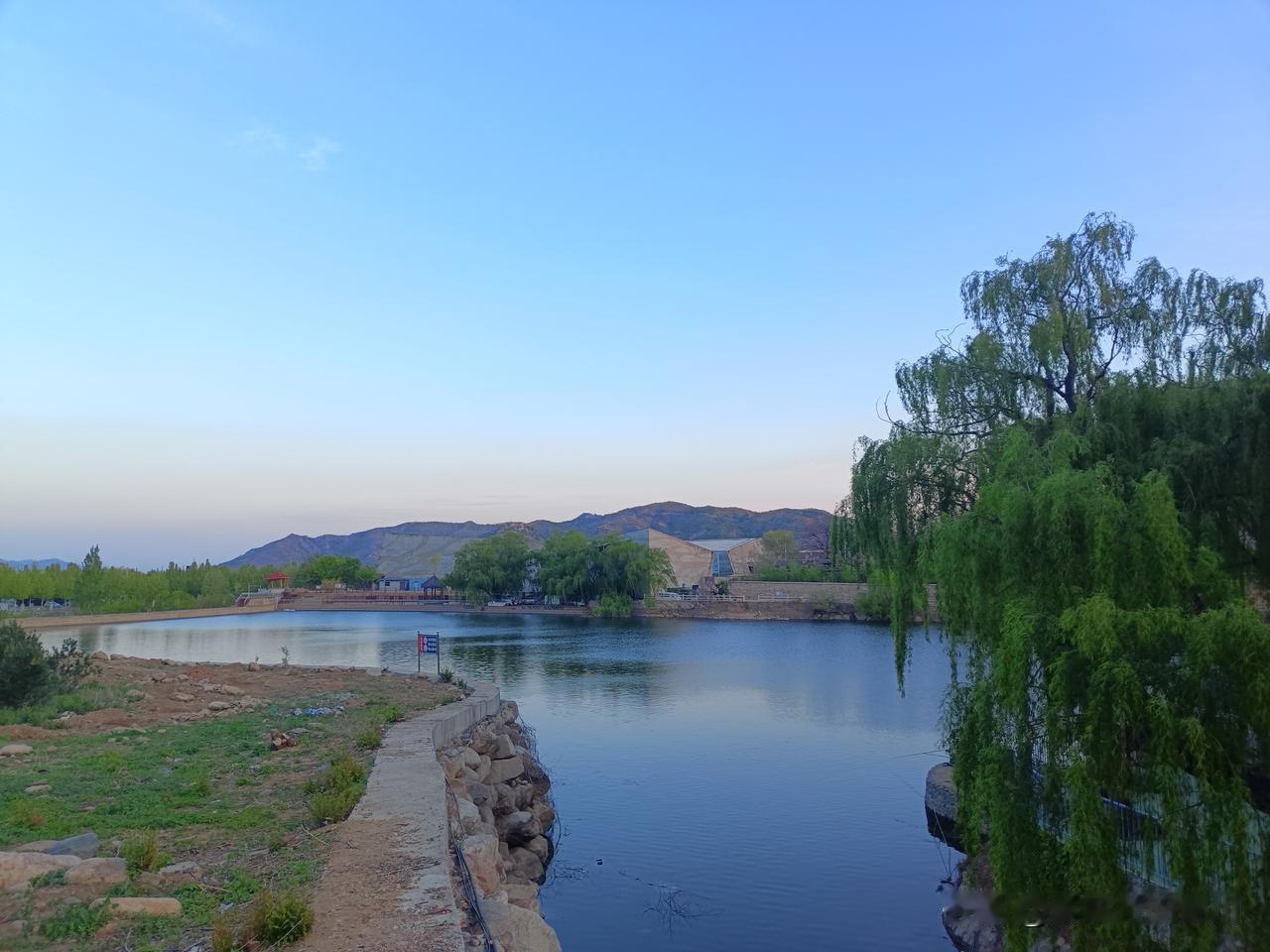 早就听说晚上穿着袜子睡觉睡眠好，听过了也就听过了，我没打心里走。昨晚因为脚丫子