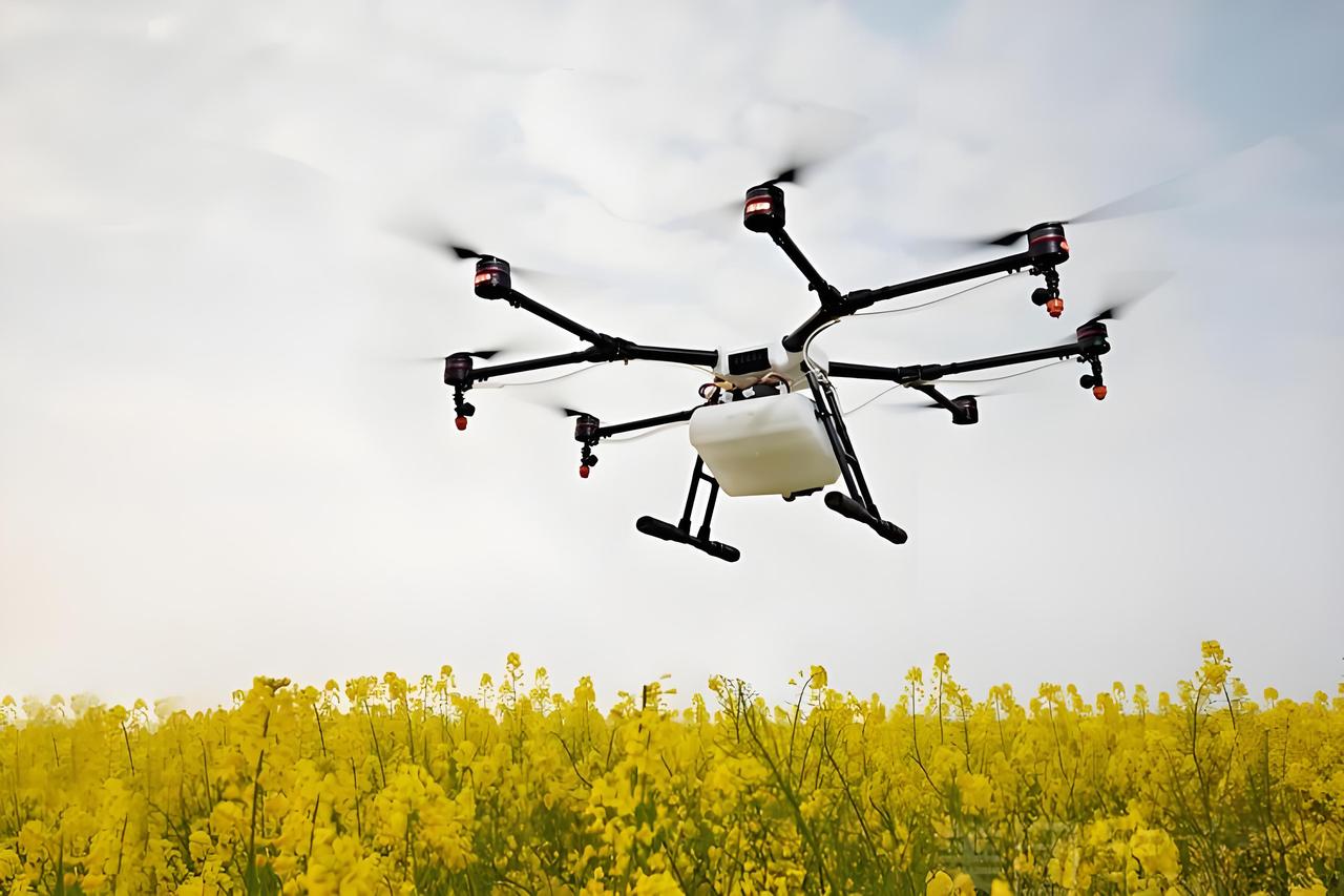 别被忽悠！无人机打药，是风口还是坑？别信那些“躺赚”的鬼话，无人机打药早不