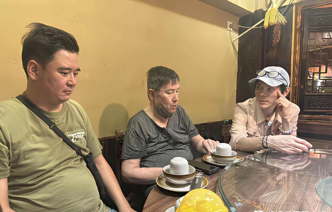 郭碧婷爸爸更新生日动态，并晒出3张合照，大女婿向佐也在其中。