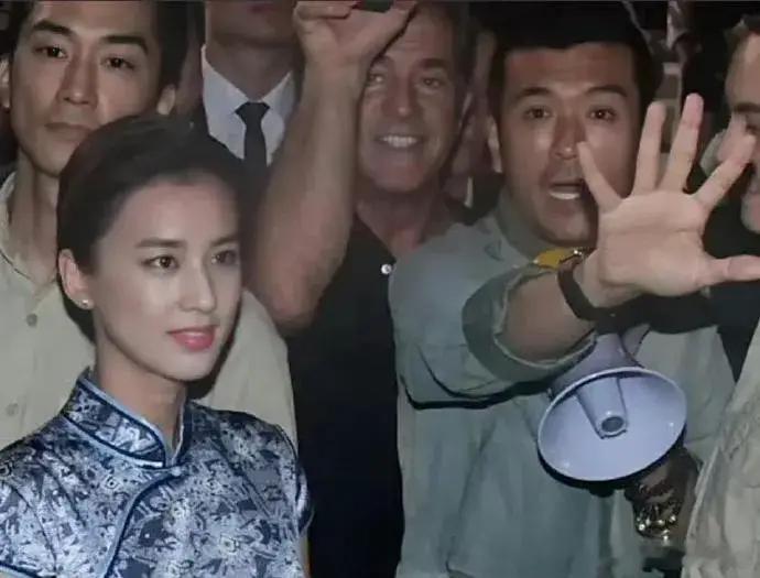 杨子就是不舍得离婚，看到这张照片我明白了