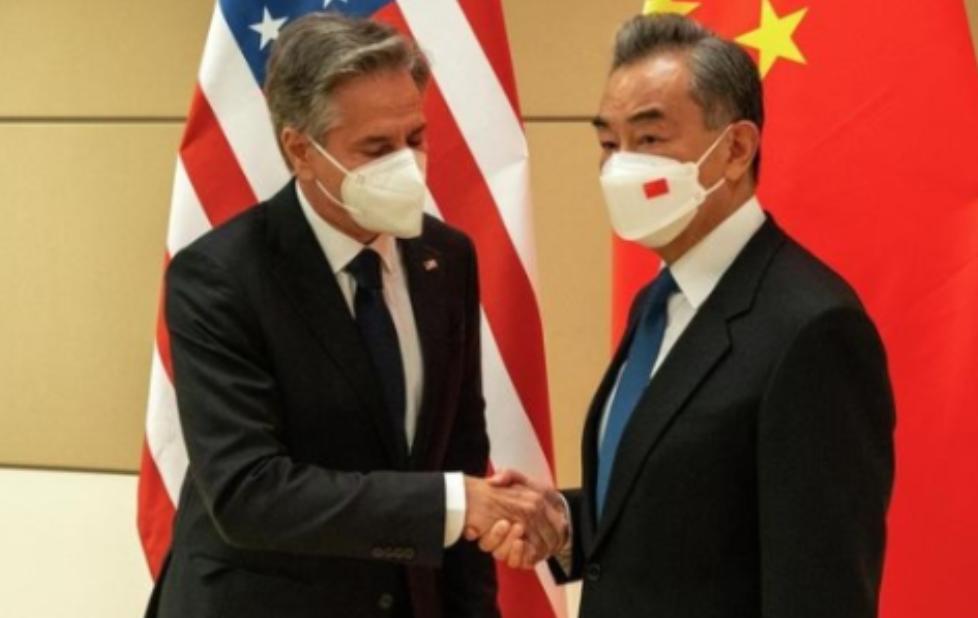 中方准备迎战，美逼中国缴罚金，开口价就是1750亿，王毅反将一军！美国这回是