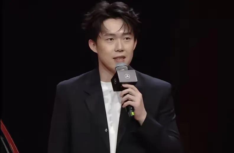 这一晚王楚钦的光芒不止冠军！这一晚恐怕很多人会再次被他圈粉，他可是世界排名第