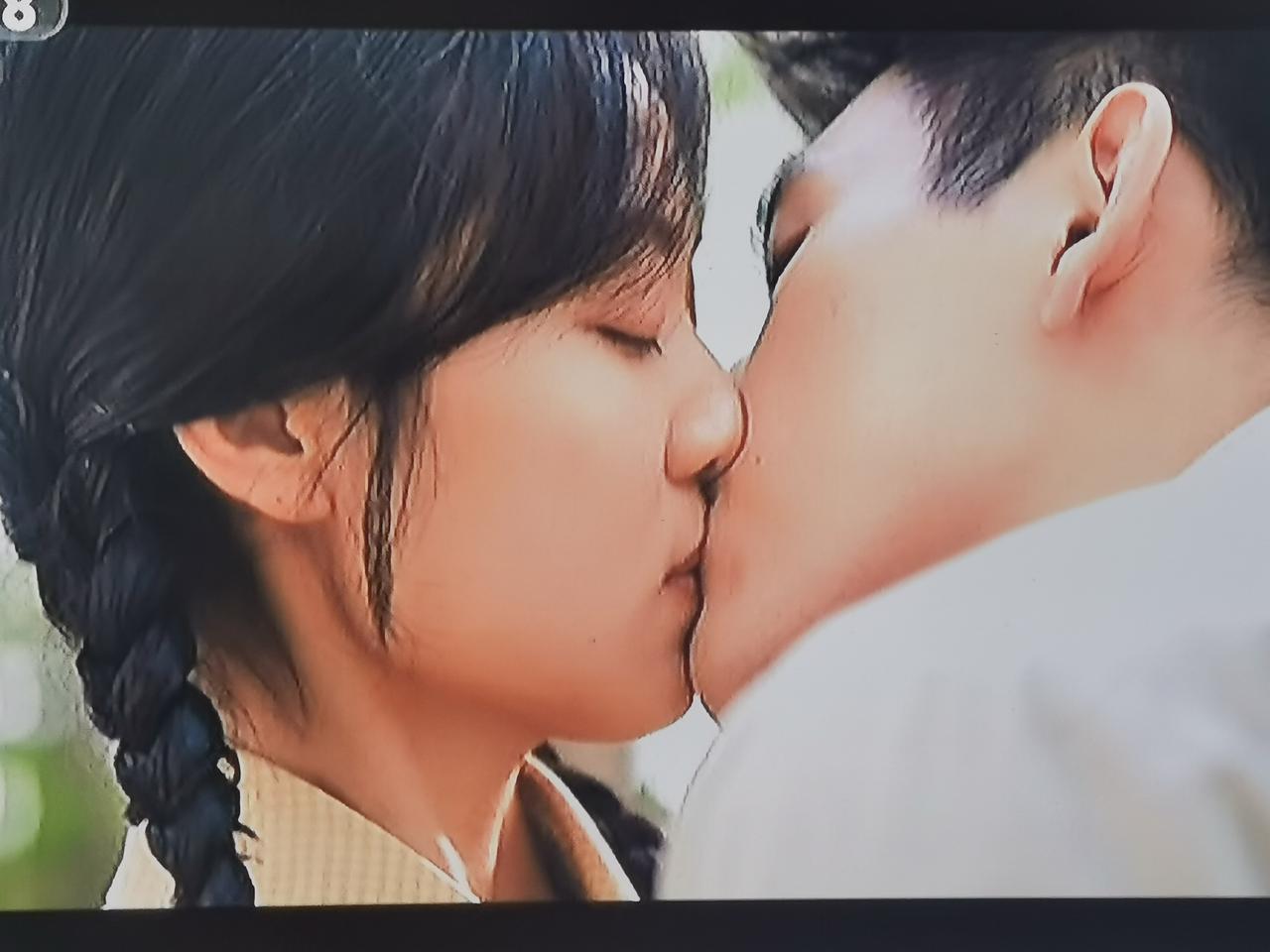 看《纯真年代的爱情》，发现有8个令人讨厌的角色，而且居然是6女两男。1、袁老