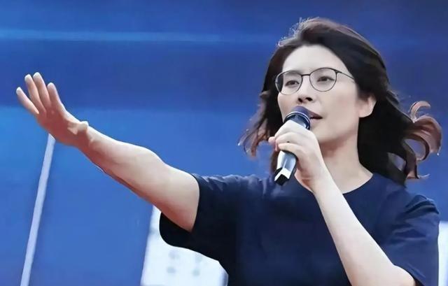 幻想丢掉。台湾蓝营终于摊牌了！郑丽文公开拒绝“一国两制”，不再模糊回避。这记重拳