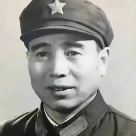 1961年粟裕到东北休息。当时粟裕已经不是总参谋长了，被要求减少接触军队，当粟裕