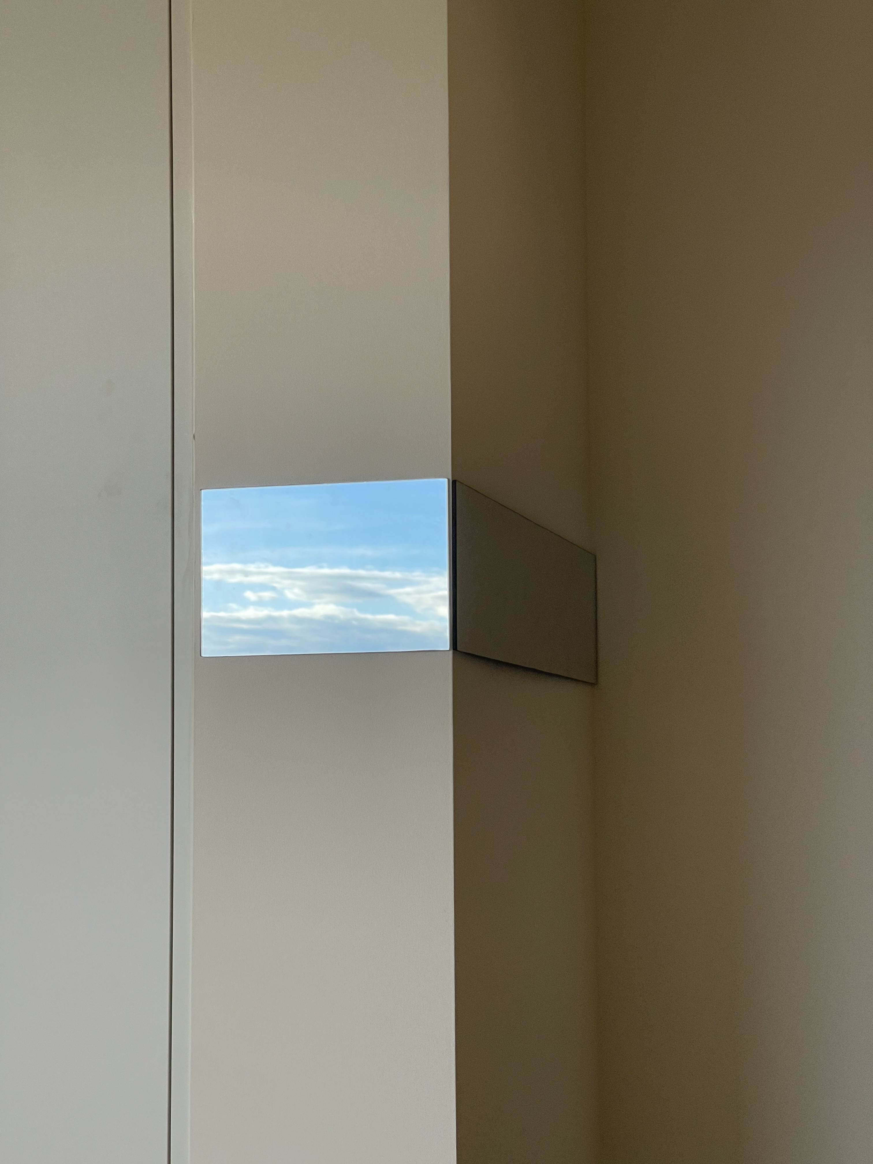 镜子偷了夕阳，给我家开了一扇窗