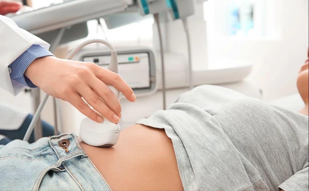 河北，一女子做妇科体检，可医生刚检查完隐私部位，并未让她穿裤子，而是让实习生再重