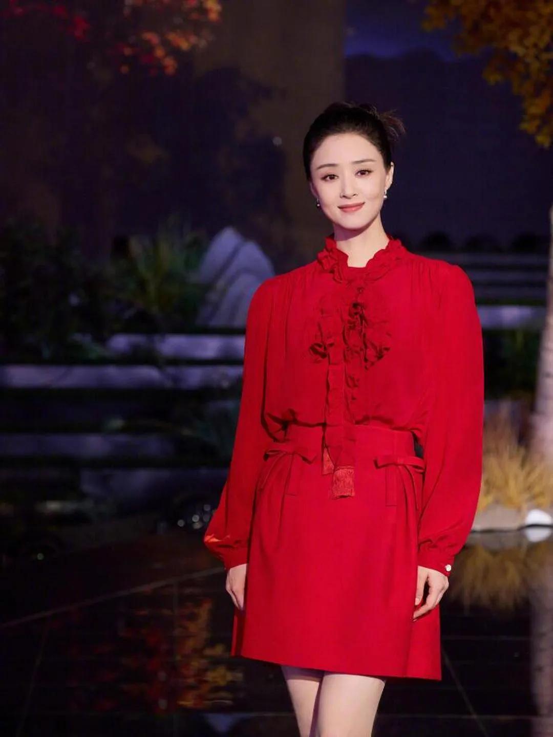 蒋欣这套红裙太适合微胖女生借鉴！✅高收腰+A字裙摆：藏住小肚腩，优化比例显腿