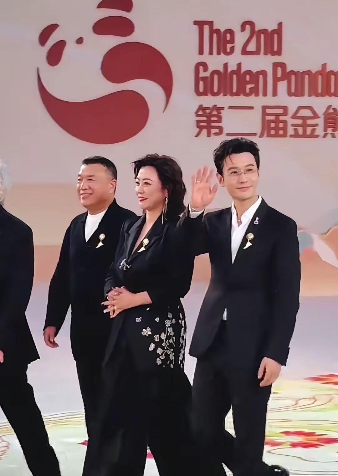 感觉郝蕾身材都比晓明哥强壮，男人瘦身好吗？