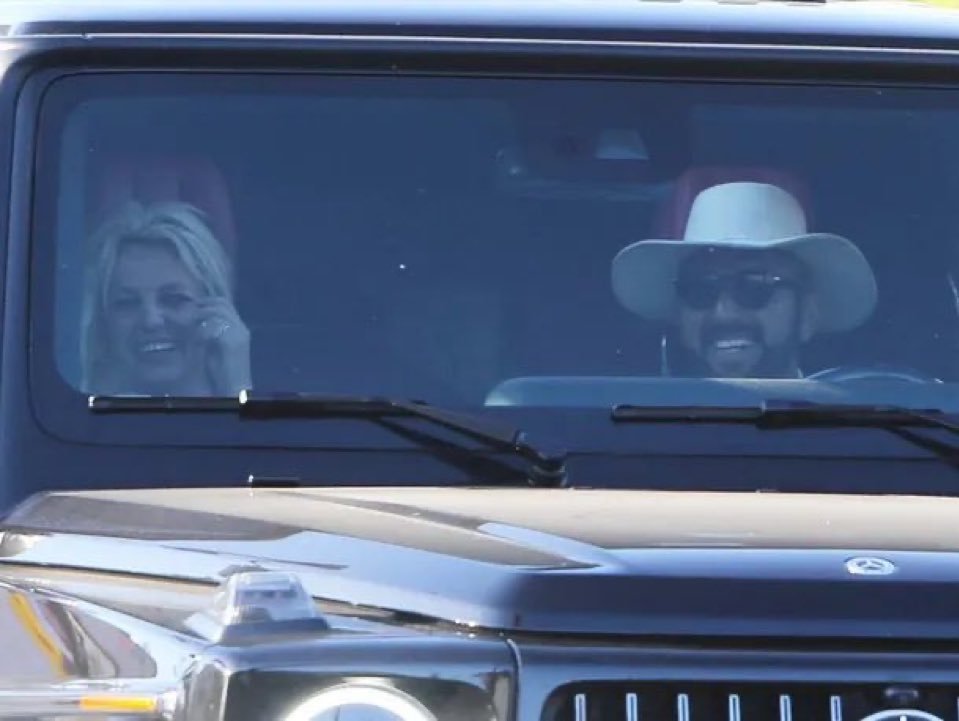 BritneySpears布兰妮于当地时间周四现身洛杉矶