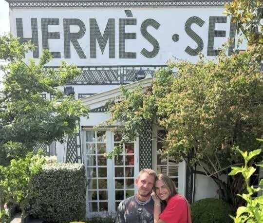 萨巴伦卡这个男朋友居然是有老婆的……前一个男友也是个有妇之夫，比萨巴大了