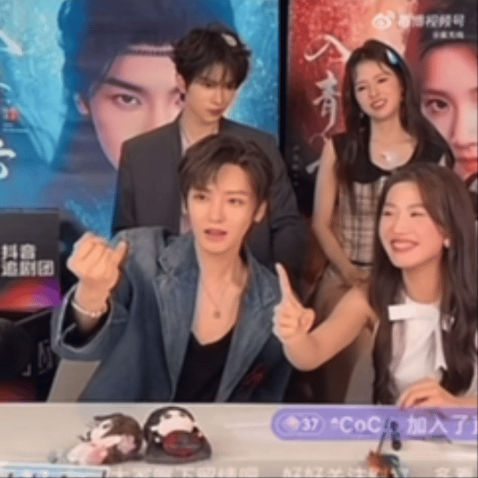 卢昱晓对男明星是不是有点过于主动了。。。​​​