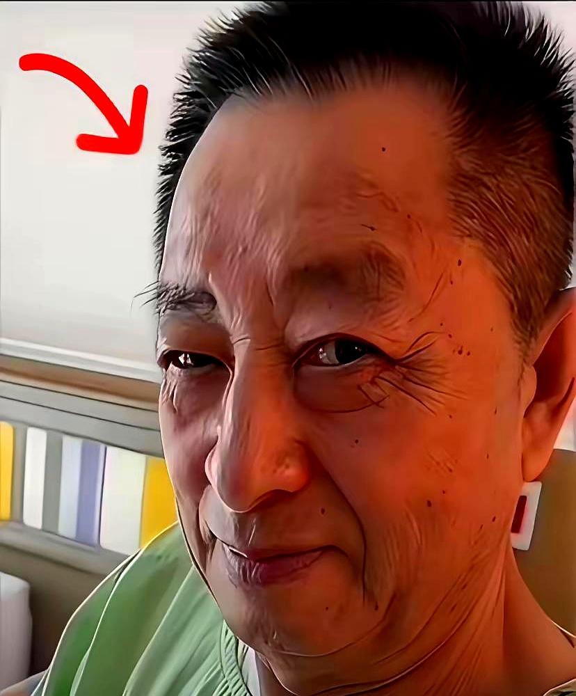 张兰养了40年的儿子，转头站了甩手半辈子的亲爹。和汪大爷离婚快40年，对方年