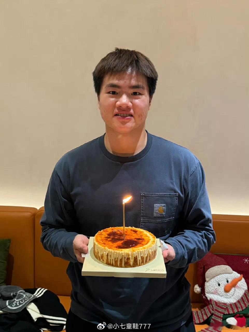 梁伟铿回应缺席刘雨辰黄雅琼婚礼11月30日，刘雨辰和黄雅琼的大婚之日，也是梁伟铿