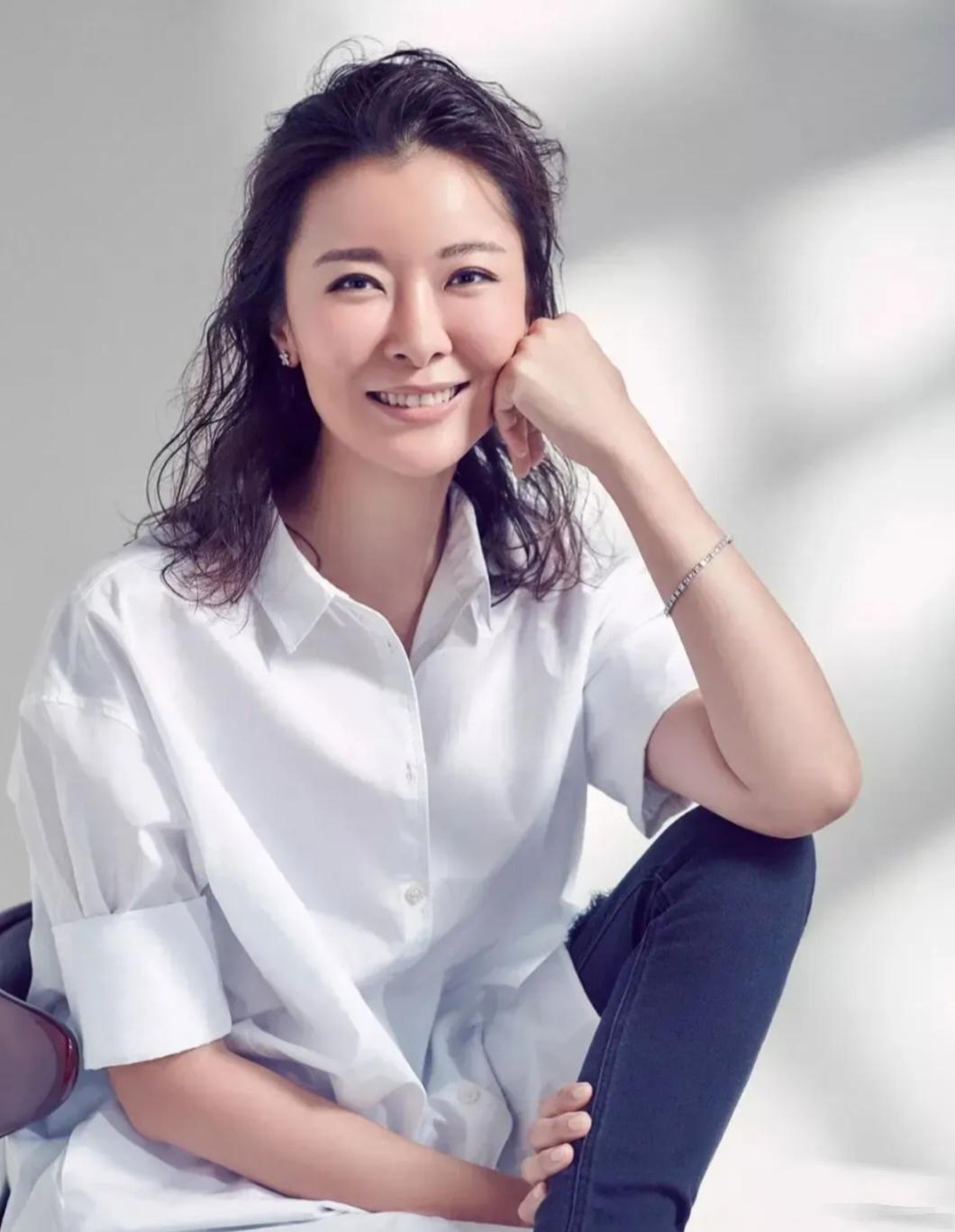 原来柯蓝不婚是有原因的!过年追了一个综艺主持人问50多岁的柯蓝:“你都这么大