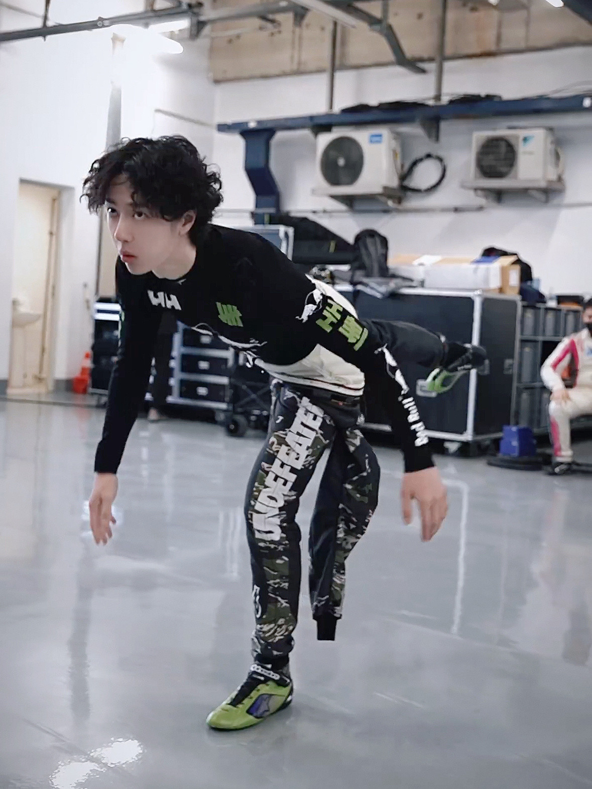 这个角度都可爱没辙了王一博