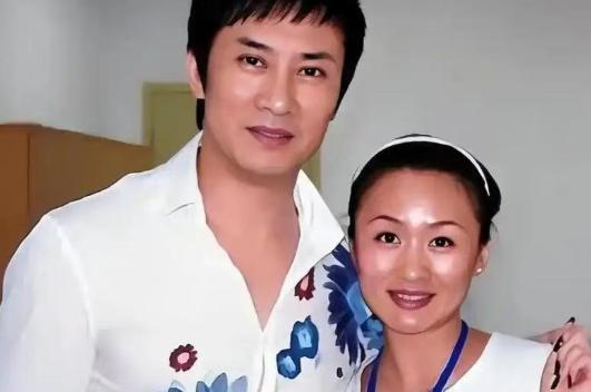 “我要离婚，”当年，富家女万小牧爱上了穷小子江涛，30年后，江涛成了知名歌唱家，