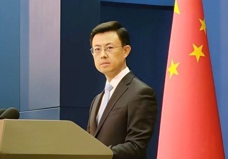 特朗普要禁止中国航班飞越俄罗斯领空，外交部提了个“建议”美国人自己给自己上了
