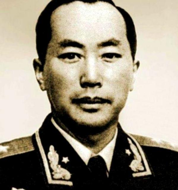 1947年，叛徒赵平夫妇出卖了刘少文的藏身之处，国民党特务冲进食品店准备抓捕。面