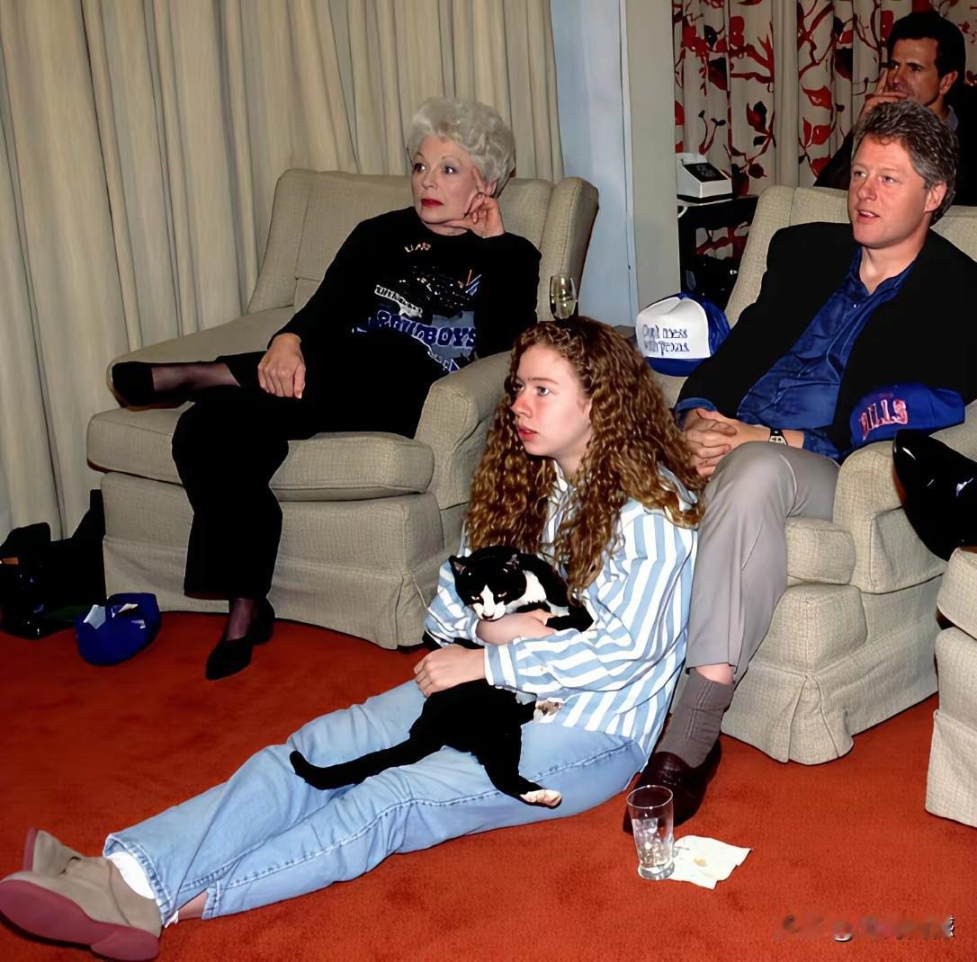 克林顿和希拉里这两口子，自身条件这么好，又如此的优秀，为什么只生了一个孩子？看看