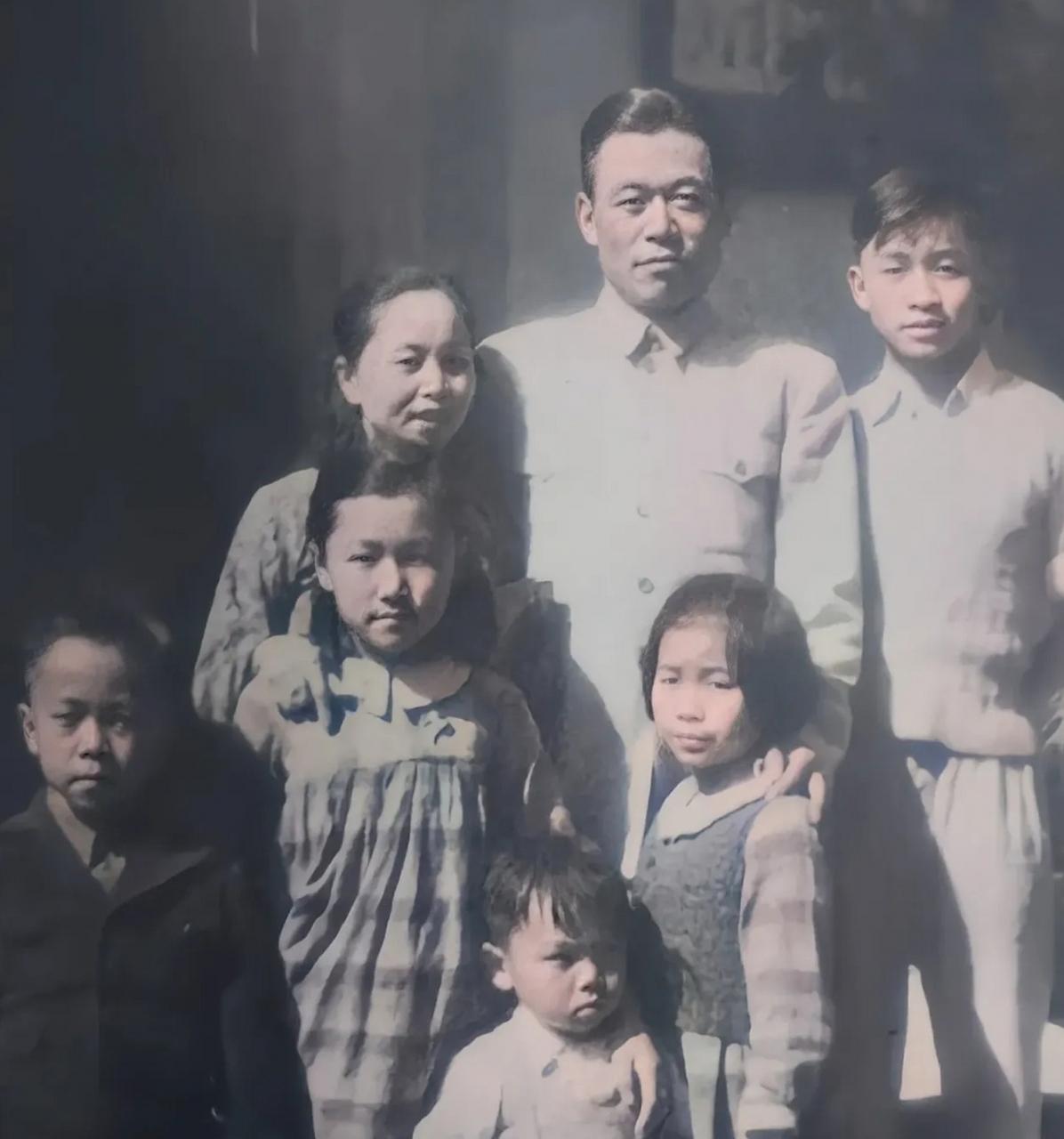 1949年，国民党名将邱清泉战死沙场。他的妻子带着几个孩子，一路逃到福建，准