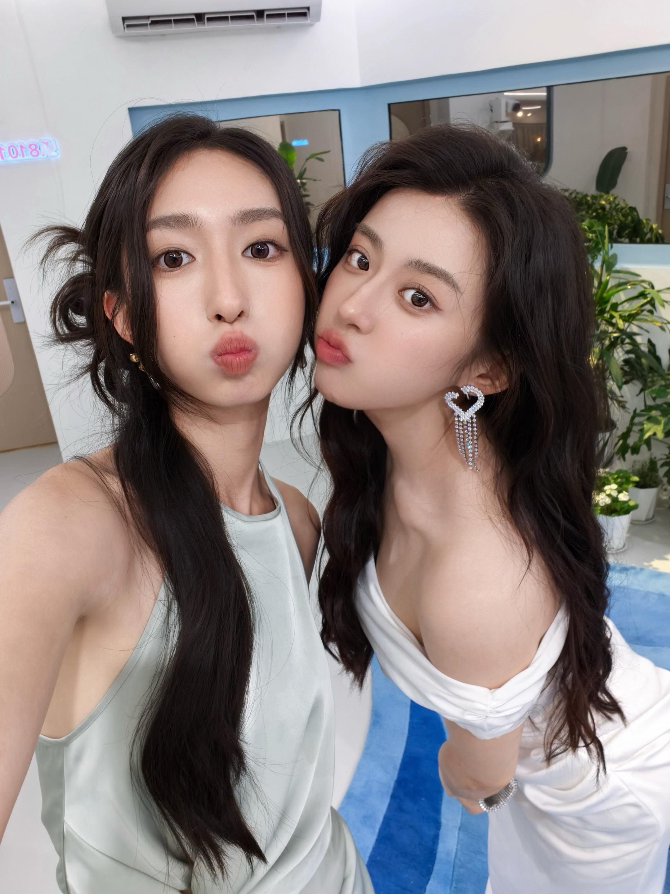 和珏儿美美的合照啦📸。