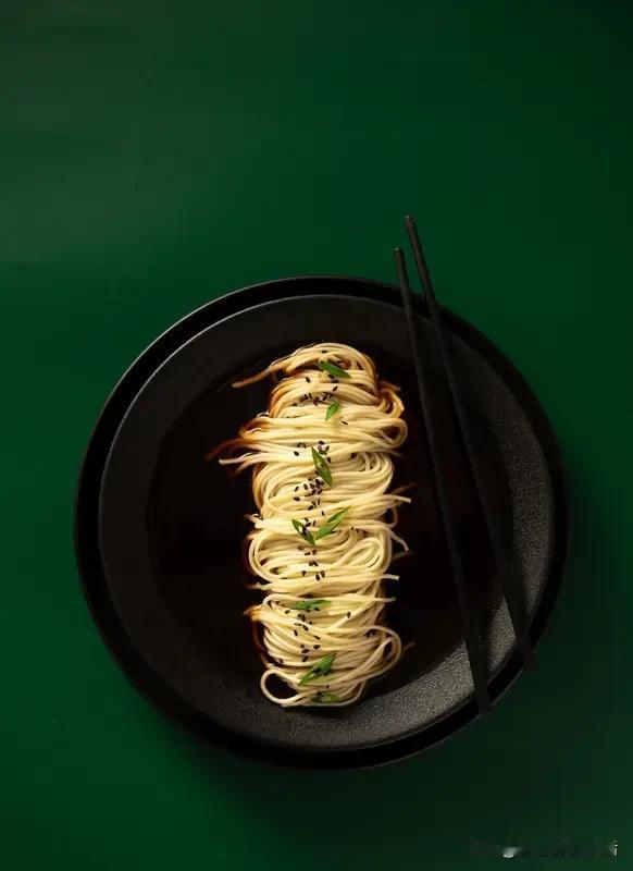 经济不景气想多赚钱？这招看似美，可别轻易尝试！家人们，经济下行谁