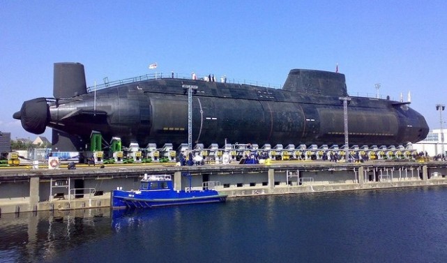 中国造出2200兆帕超级钢, 能让潜艇下潜900米, 打破美俄垄断