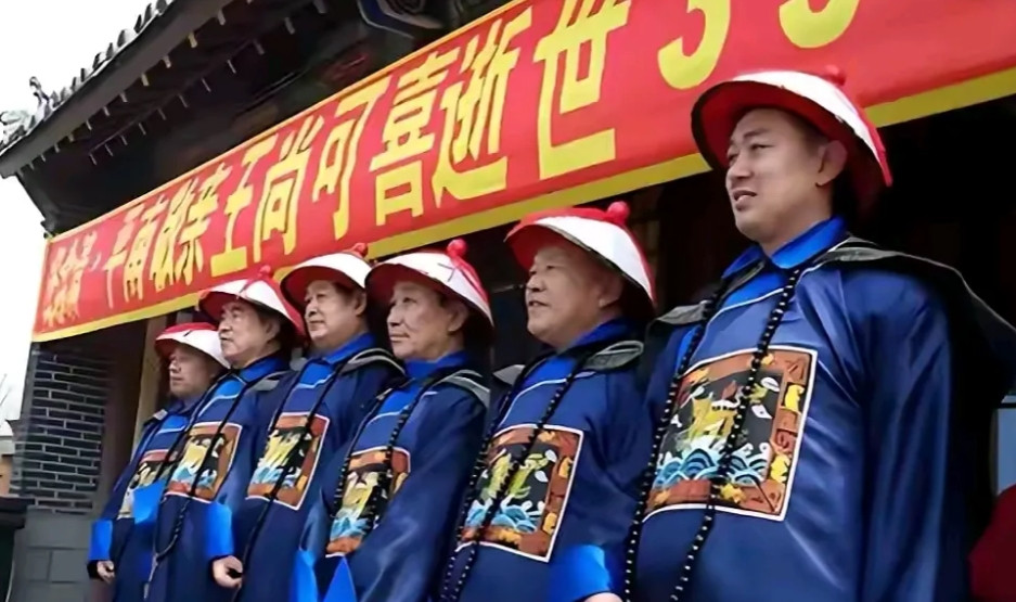 作为二五仔的尚可喜，本来是明臣，结果降清，成为满人的鹰犬。后人又反清，再次背叛。