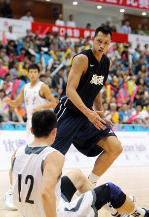 姚明时代的中国男篮，广东帮彻底上位，2009年在家门口输惨了之后开始了拨乱反正。