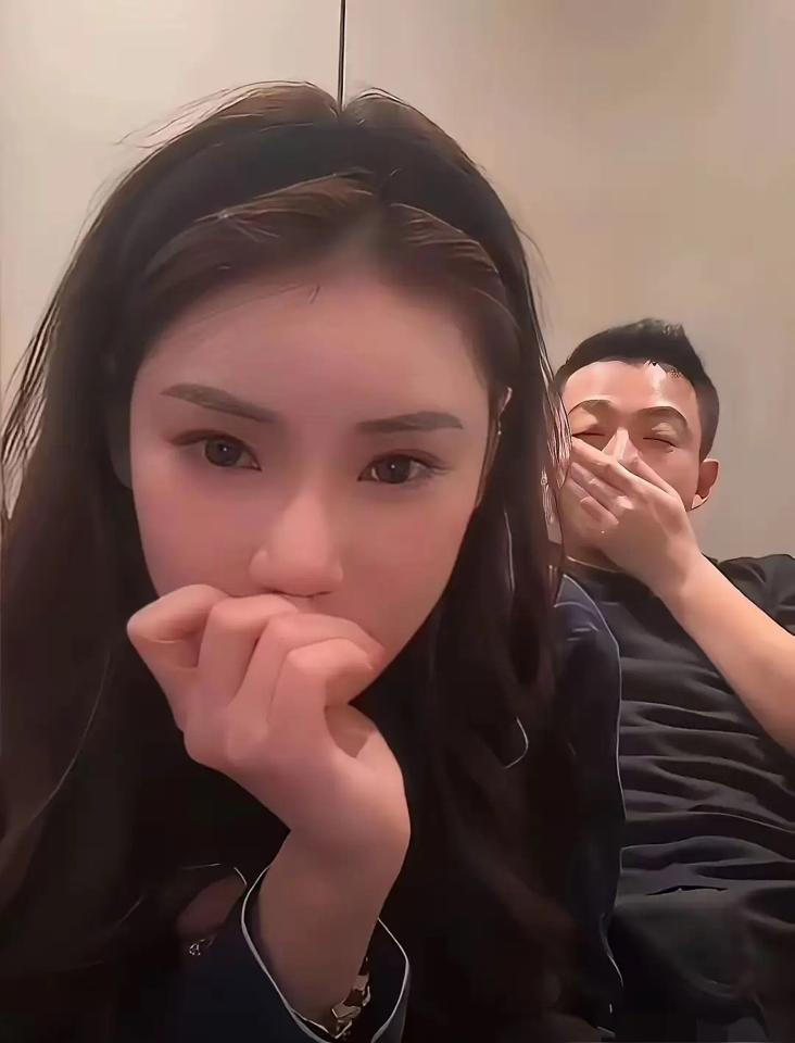 马筱梅生完孩子第三天，自己刷了月子中心的卡。280万直播带货的钱，一分没动。汪