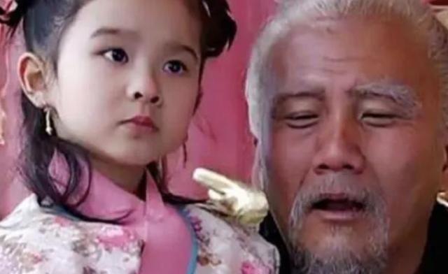 1398年，朱元璋被病痛折磨的痛不欲生，这时，年仅3岁的宝庆公主和母亲张美人前来