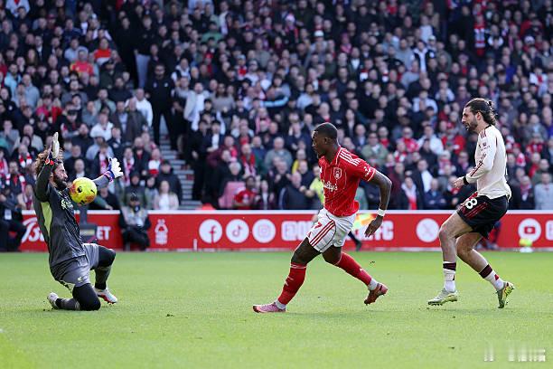 诺丁汉森林vs利物浦虽然我一直瞧不上佩雷拉的执教能力，但对他今天的战术安排还是