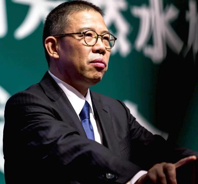 首富钟睒睒，捐款1个亿，没有捐给清华，没有给北大，他儿子钟墅子，美国加州大学毕业