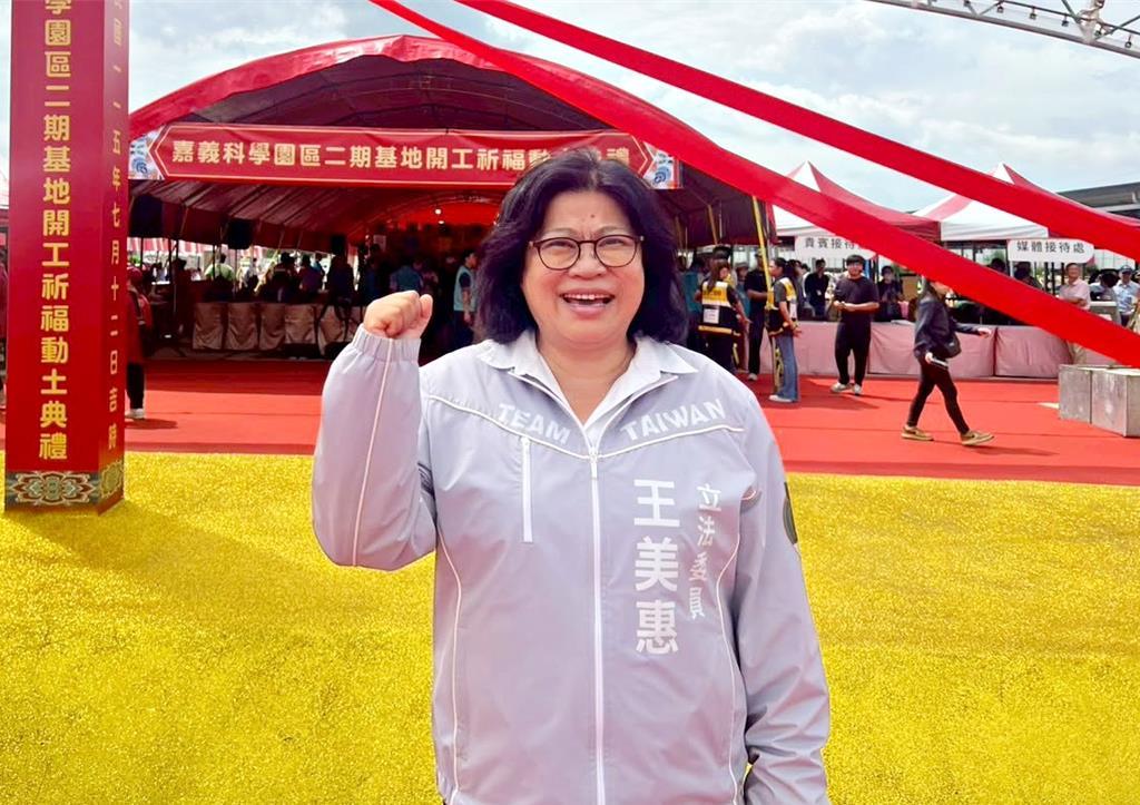 毒油风暴的声浪已经一路烧到了嘉义市长选战的核心战场！蓝白合推出的民众党参选人张启