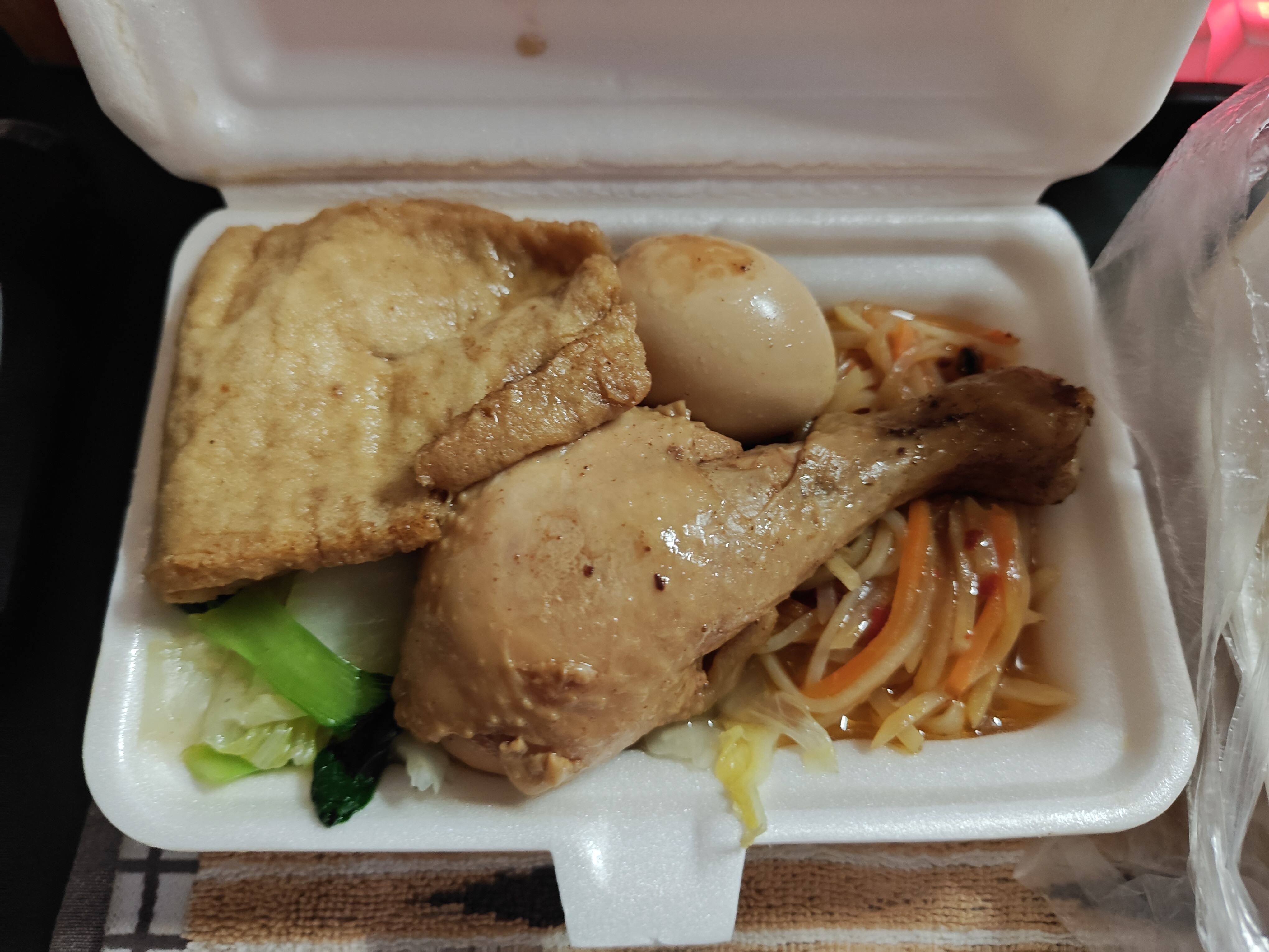 吃着沙县鸡腿饭，坐等手机派送，钢化膜已到[大笑]​​​
