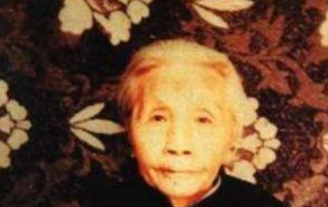 1992年，88岁老太太嘱咐孙子，自己死后，千万要将尸体保存好，会有奇迹发生。不