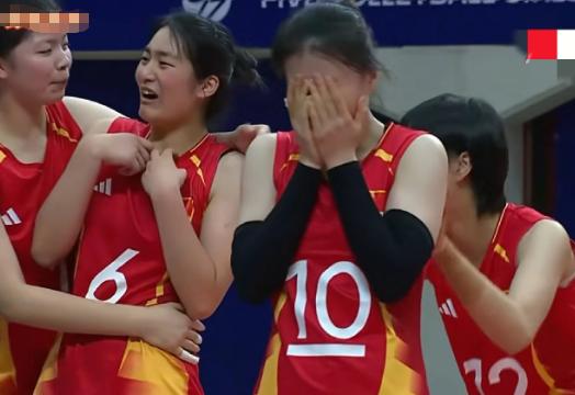 一场3:0，打成了3:2，最后小女排队员哭了，主教练袁志笑了！南美智利圣地亚