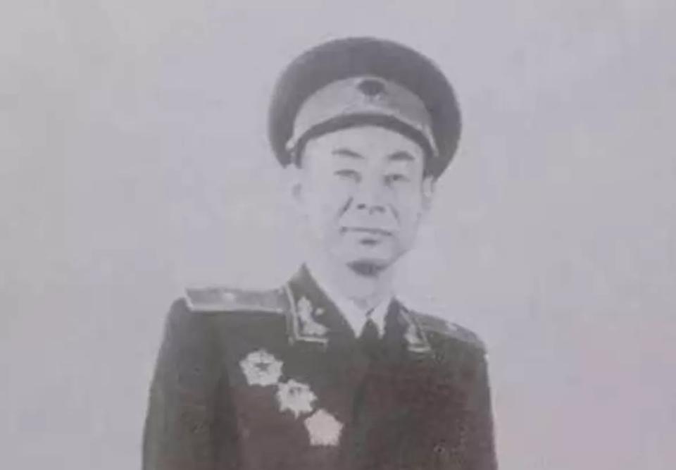 抗战时，蔡爱卿想出青蛙和辣椒战术。他让战士和民兵捕捉了大量青蛙，把花椒塞进青蛙嘴