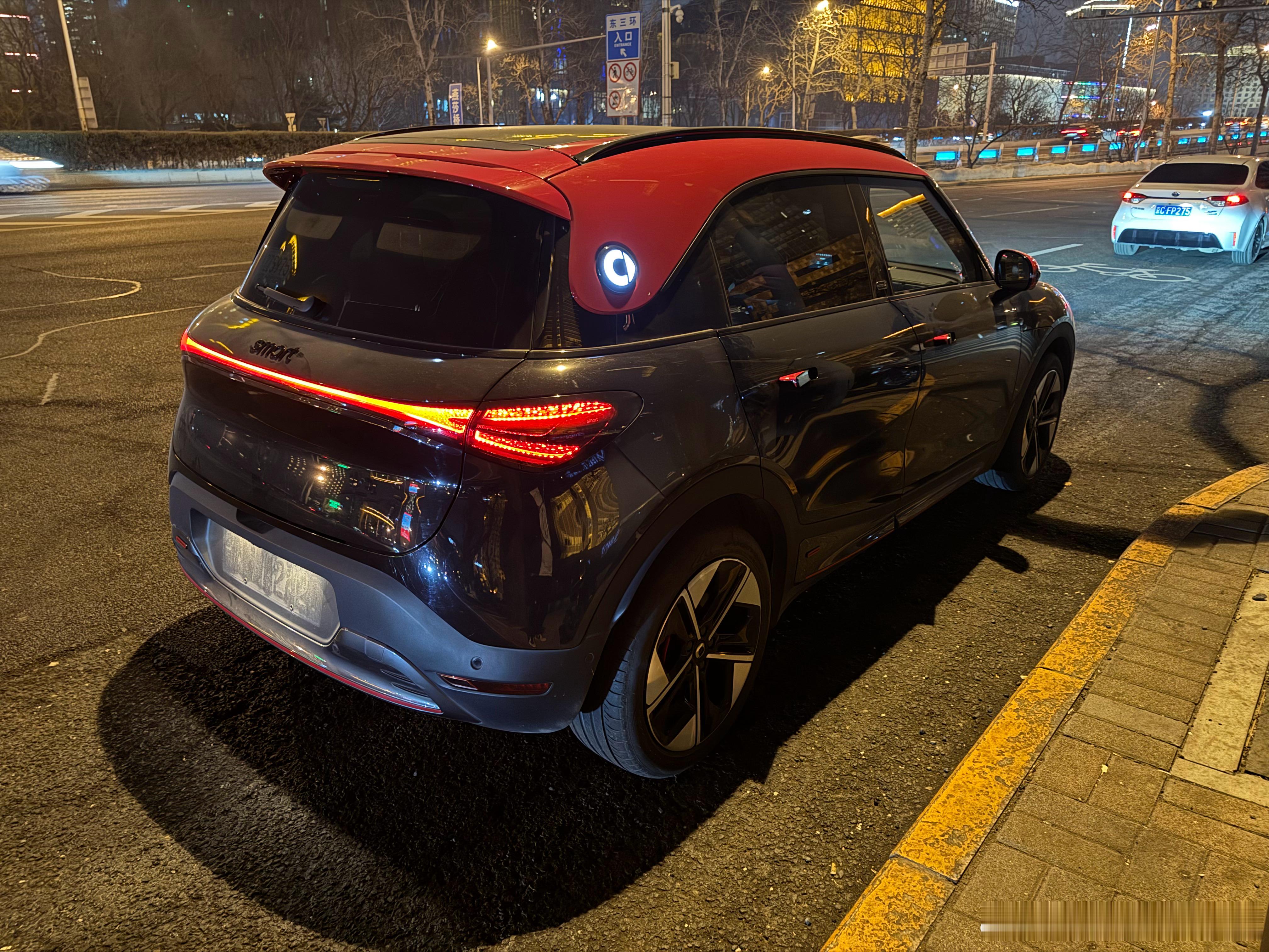 开了下朋友刚给姑娘买的Smart精灵1号Brabus巴博斯版，现在二手10