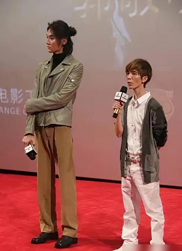 十五年了，他靠抄来的东西赚了十几个亿，一分道歉不给。直到去年，156个导演编剧联