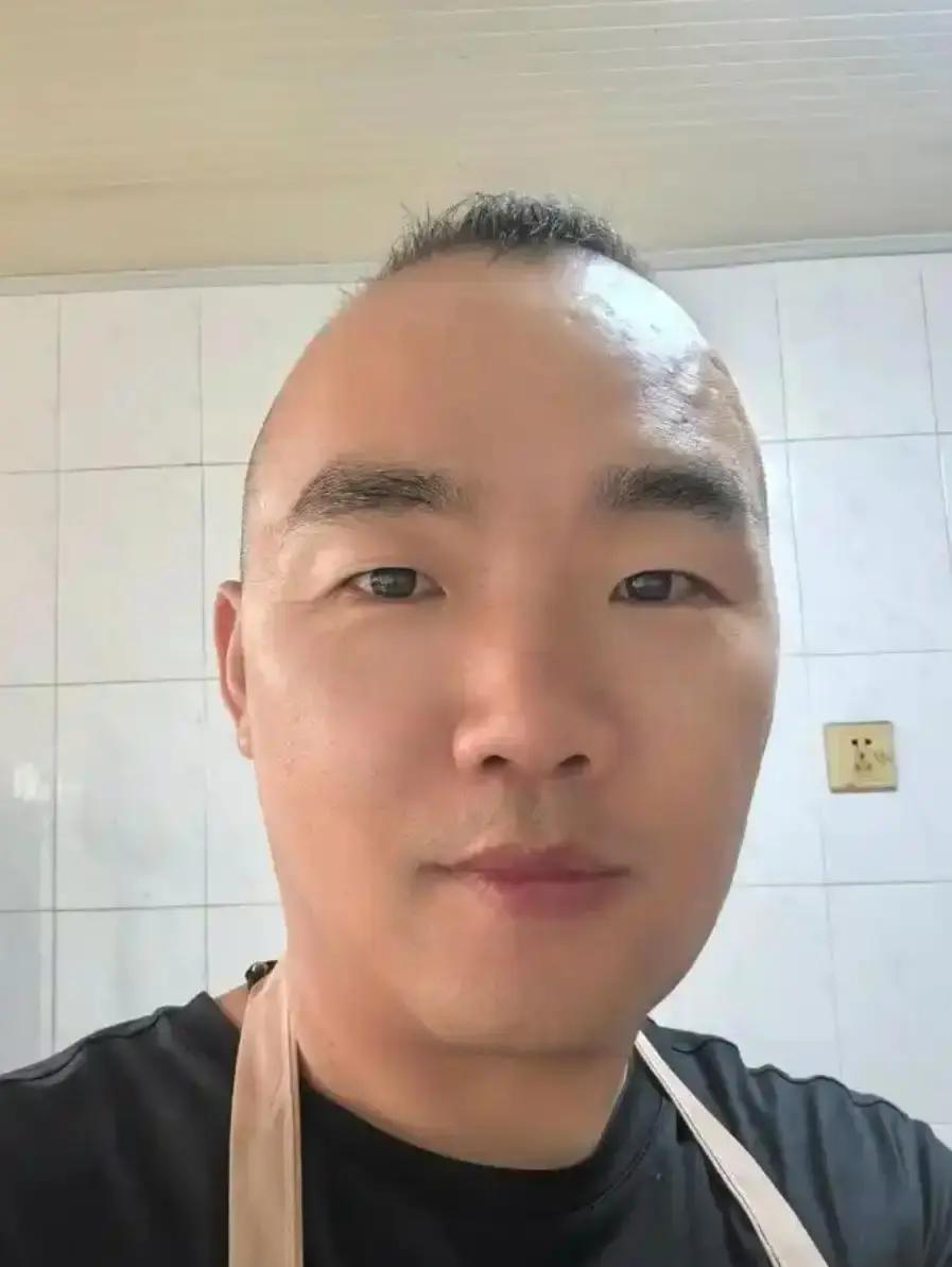 小红书程序员晒出自己每月只花1145元，早餐午餐外卖600，地铁单车120，话费