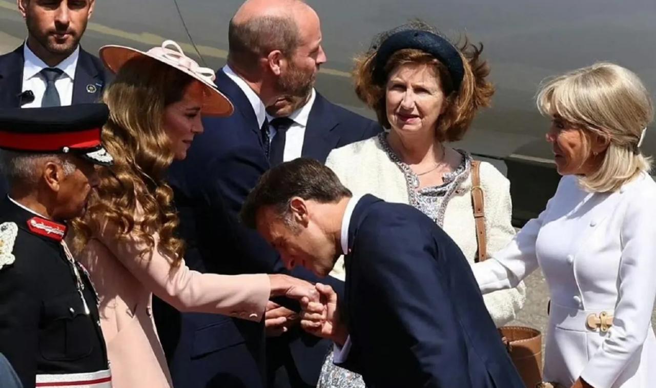马克龙这是放飞自我了吗？感觉马克龙访问英国时，对凯特王妃的互动不够严肃，作为一国