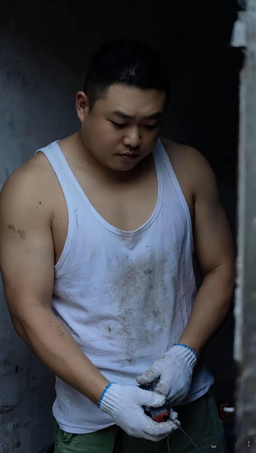 他做什么工作的？