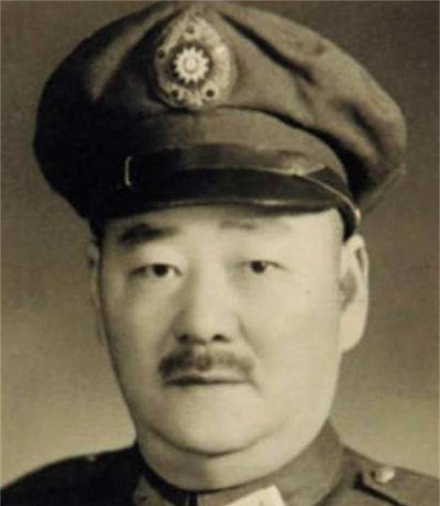 1949年10月，在广州解放前夕，国民党上将刘峙以治病为名，带着三姨太黄佩芬及四