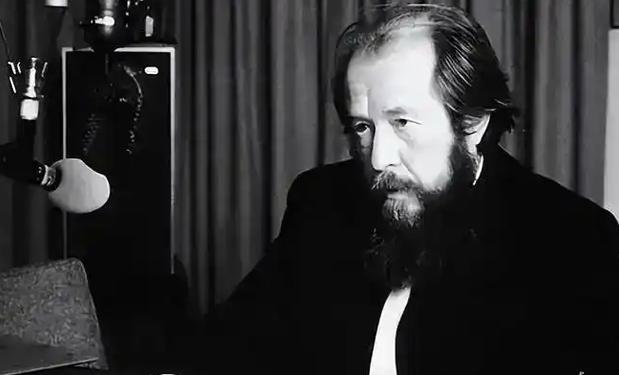 1978年的哈佛演讲，他骂完苏联骂美国，却精准预言了48年后的我们？1978年6