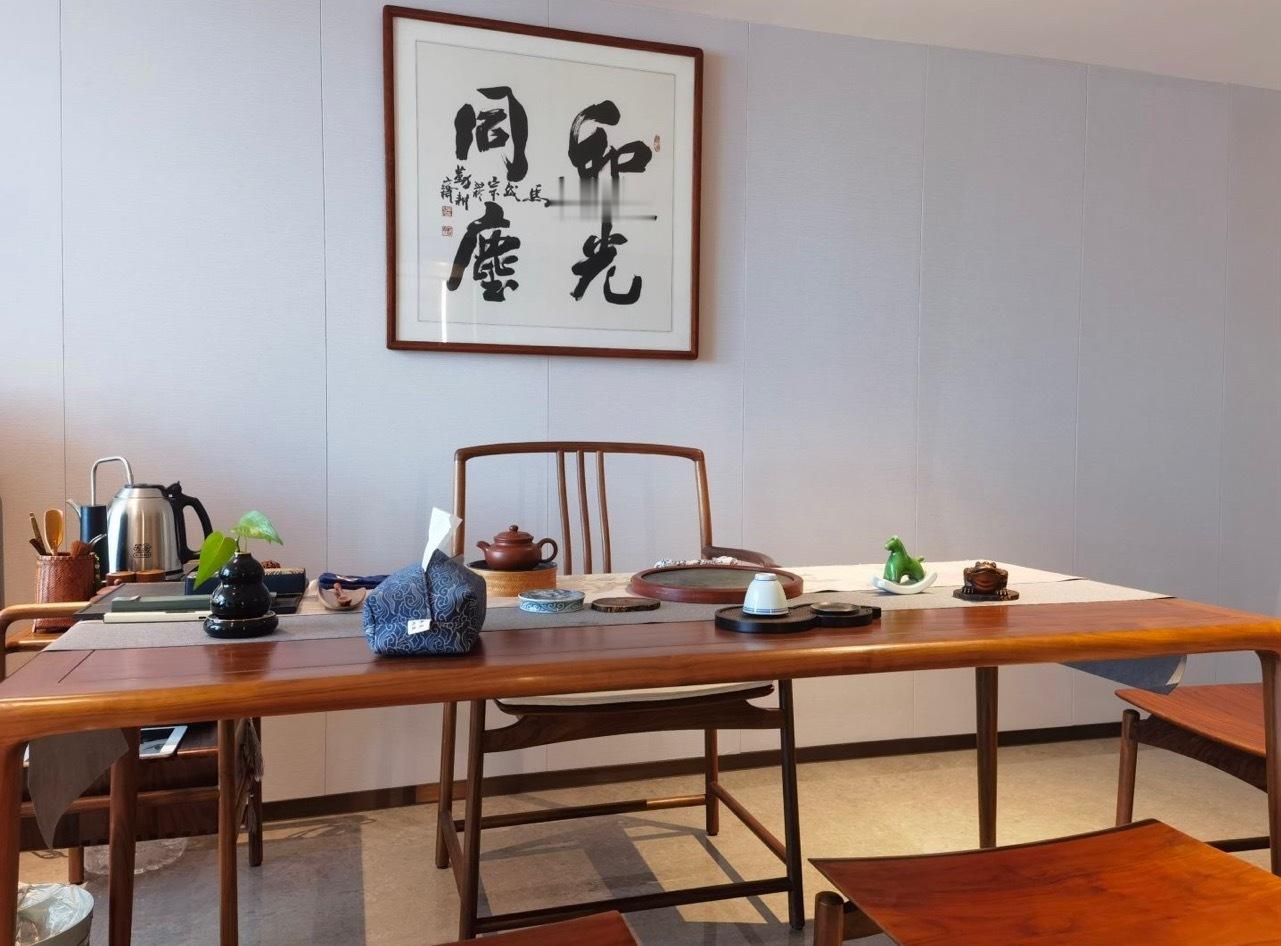 品茶赏器交友有人觉得晚上喝茶注定无眠，却不知有些失眠不是因为茶，而是心里本就