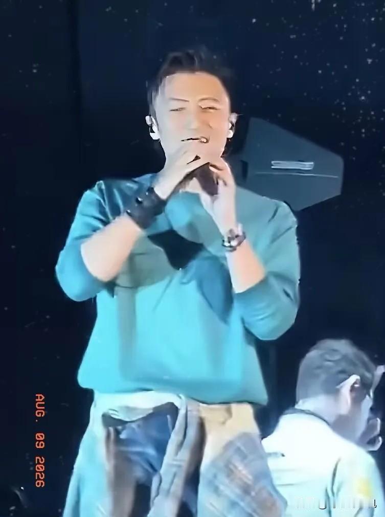 谢霆锋，意味不明啊8月8日晚上，谢霆锋的演唱会现场引发