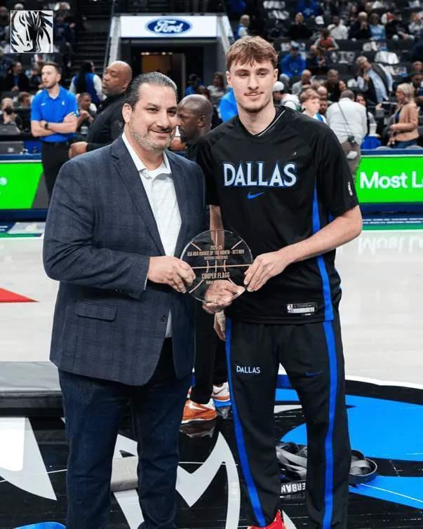 生涯首次获得最佳新秀！从质疑到登顶！弗拉格用18场比赛告诉大家，状元之名不容亵渎