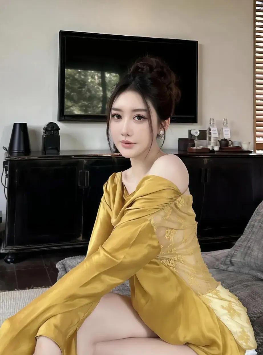 金衣美人坐，静看花开花。